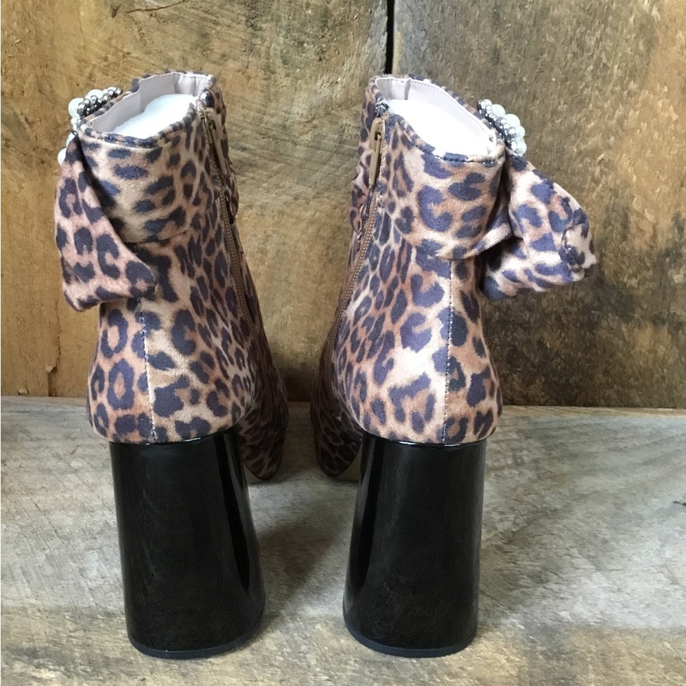 NIB Betsy Johnson Idris Leopard Boots - Picture 5 of 10